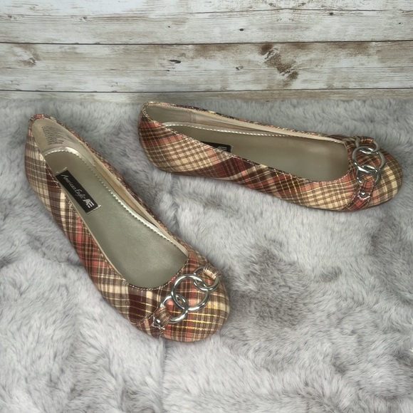 American Eagle Plaid Flats - Picture 4 of 10